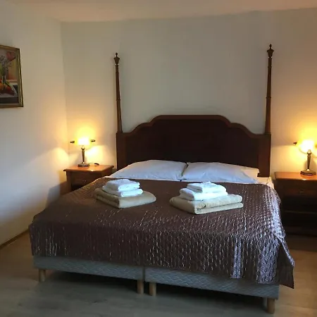 Jokai Vendeghaz 3* Homokkomarom
